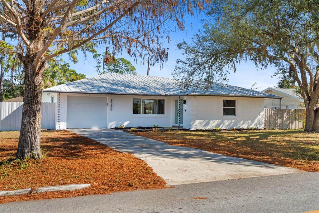 2506 Lakeshore Circle - Photo 1