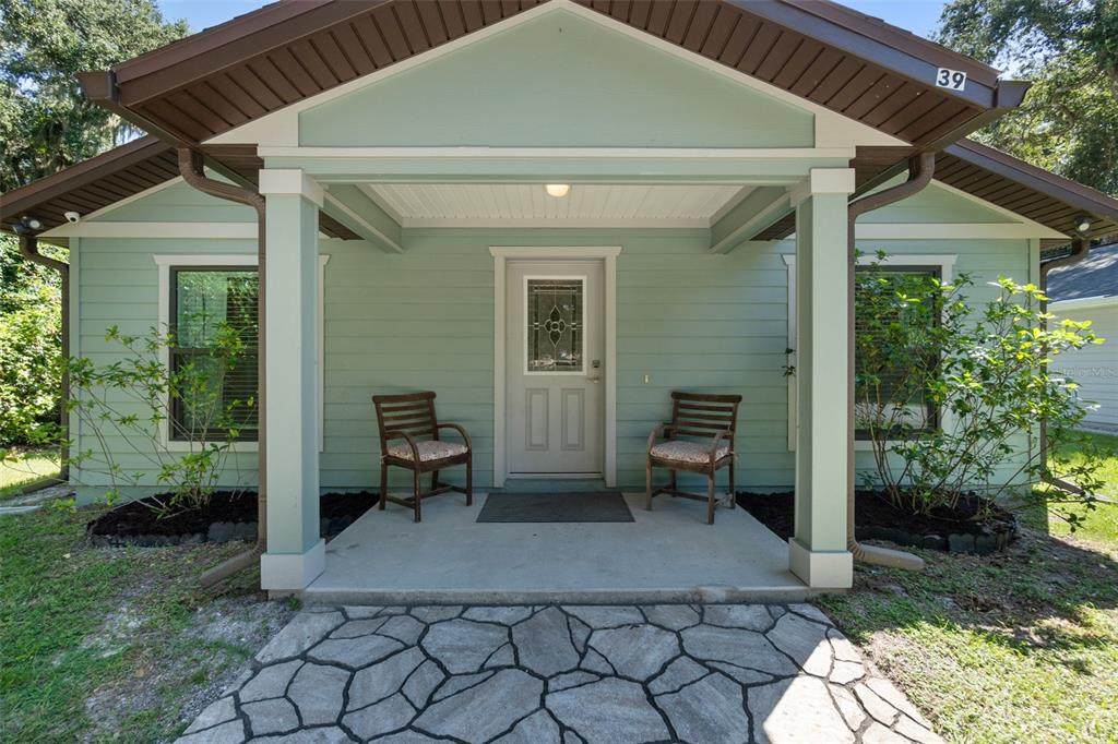 39 Hernandez Avenue - Photo 1