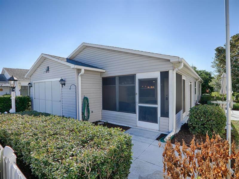 730 Dumas Street - Photo 1