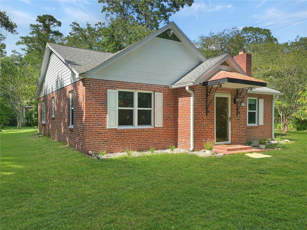824 9TH Avenue - Photo 1