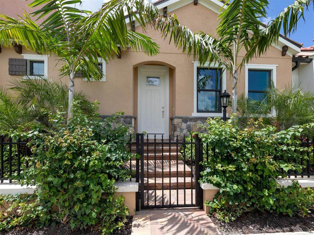 910 Venice Avenue - Photo 1