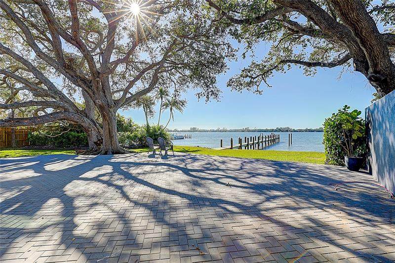 133 Bay Street - Photo 1