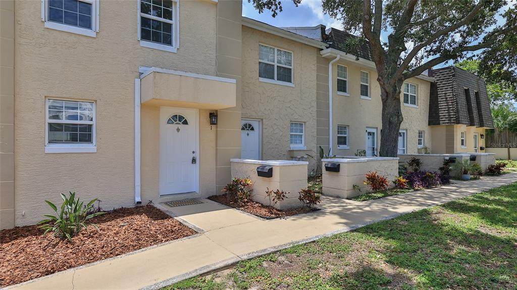 437 Oleander Avenue - Photo 1