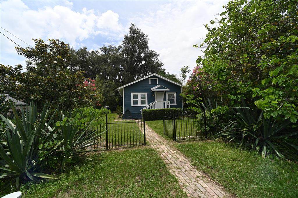 2262 Bumby Avenue - Photo 1