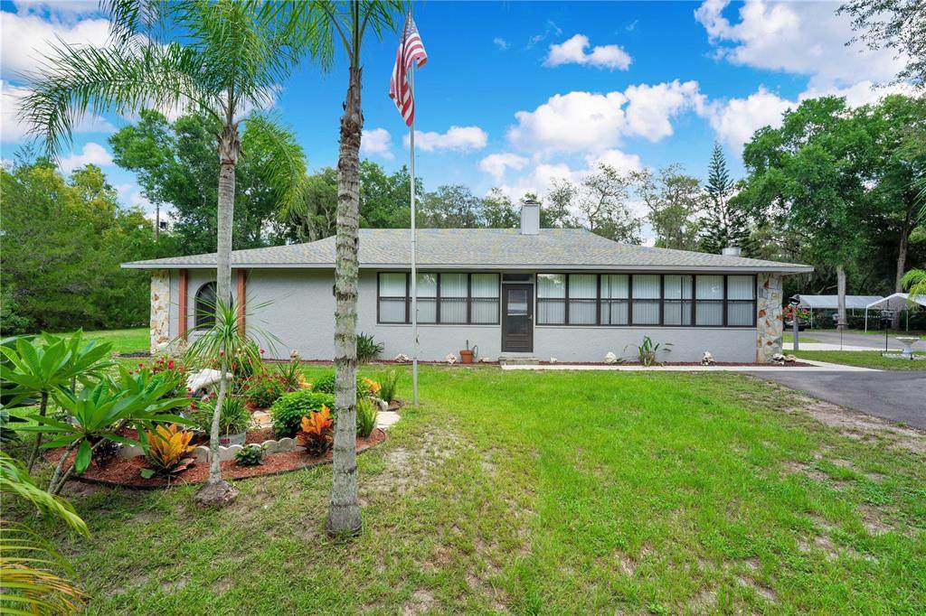 1725 N Lakewood Ave - Photo 1