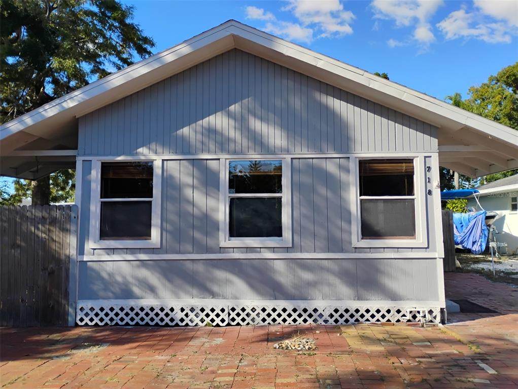 718 New York Street - Photo 1