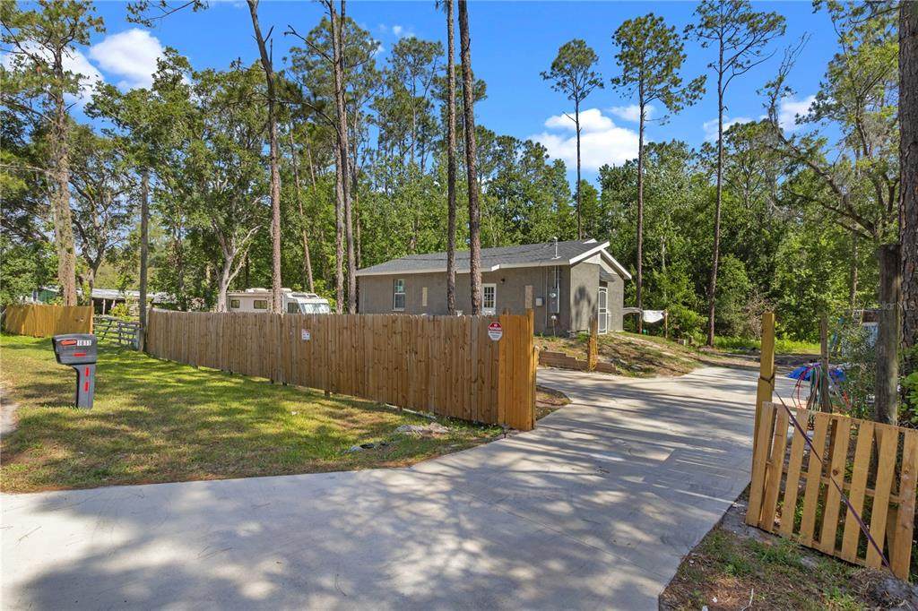 1611 Creekwood Run - Photo 1