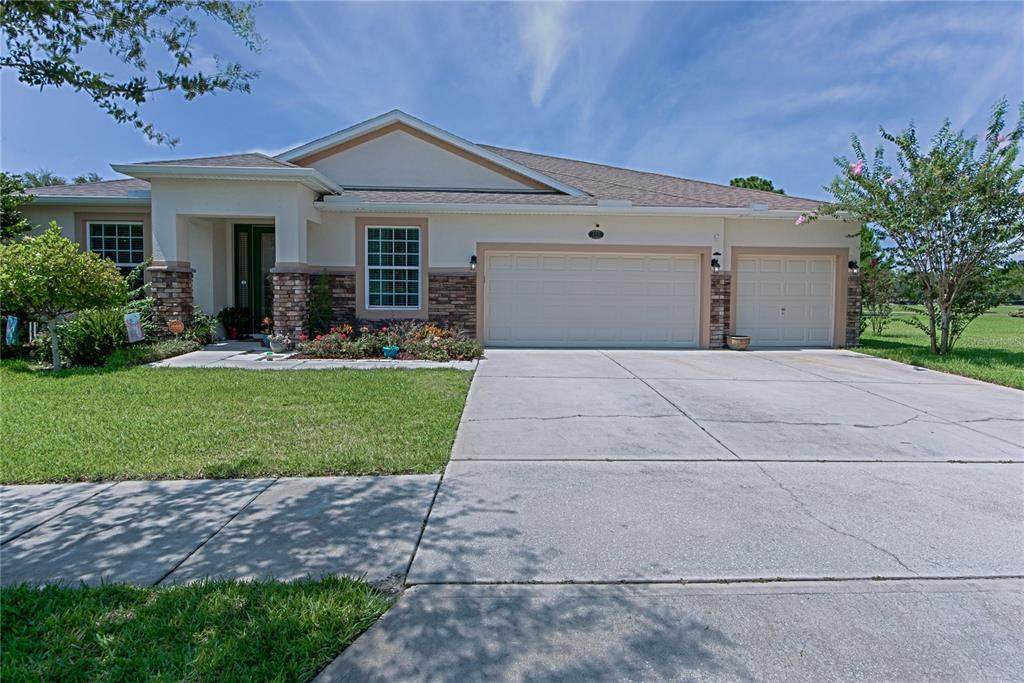 410 Victoria Trails Boulevard - Photo 1