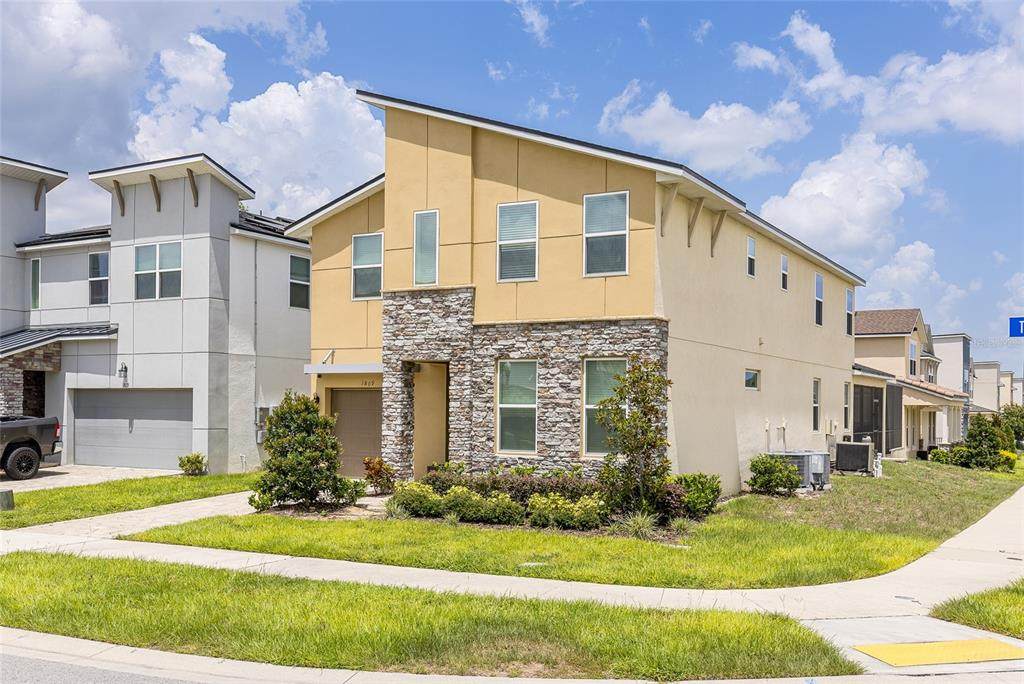 1809 Tropical Palms Circle - Photo 1