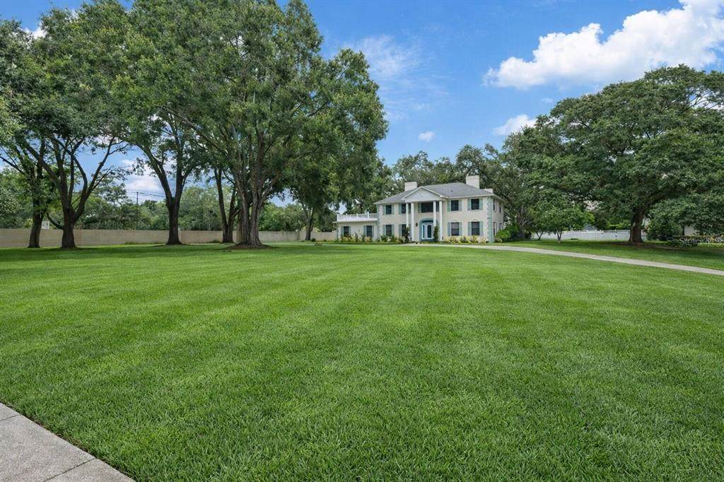 1001 Edgemont Place - Photo 1