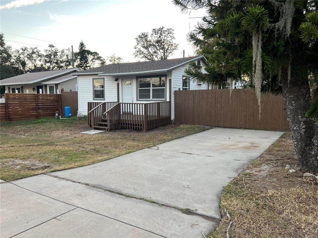 1658 Hempel Avenue - Photo 1