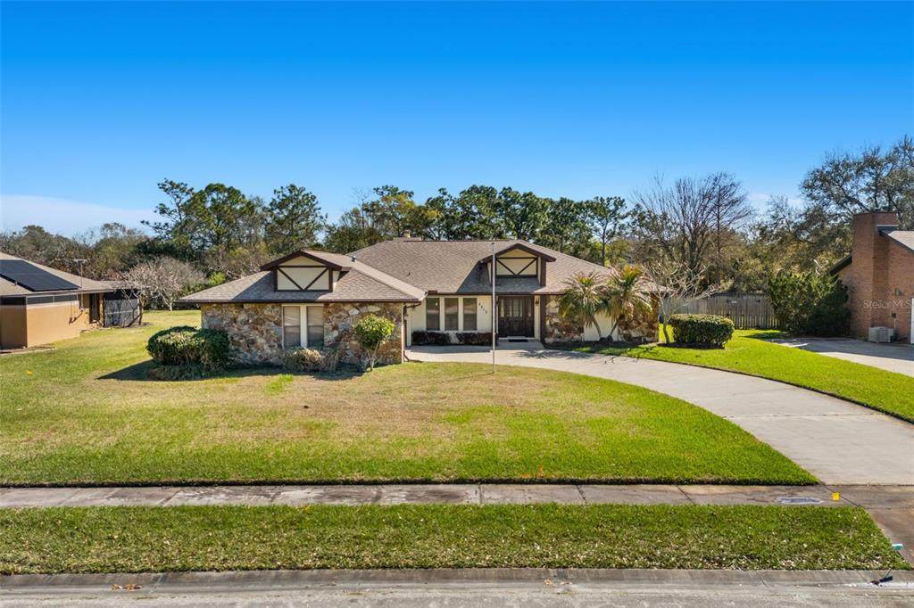 2213 Woodlawn Circle - Photo 1