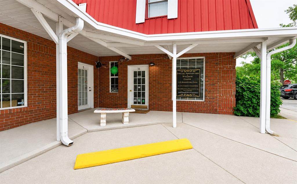 2820 Howland Boulevard - Photo 1