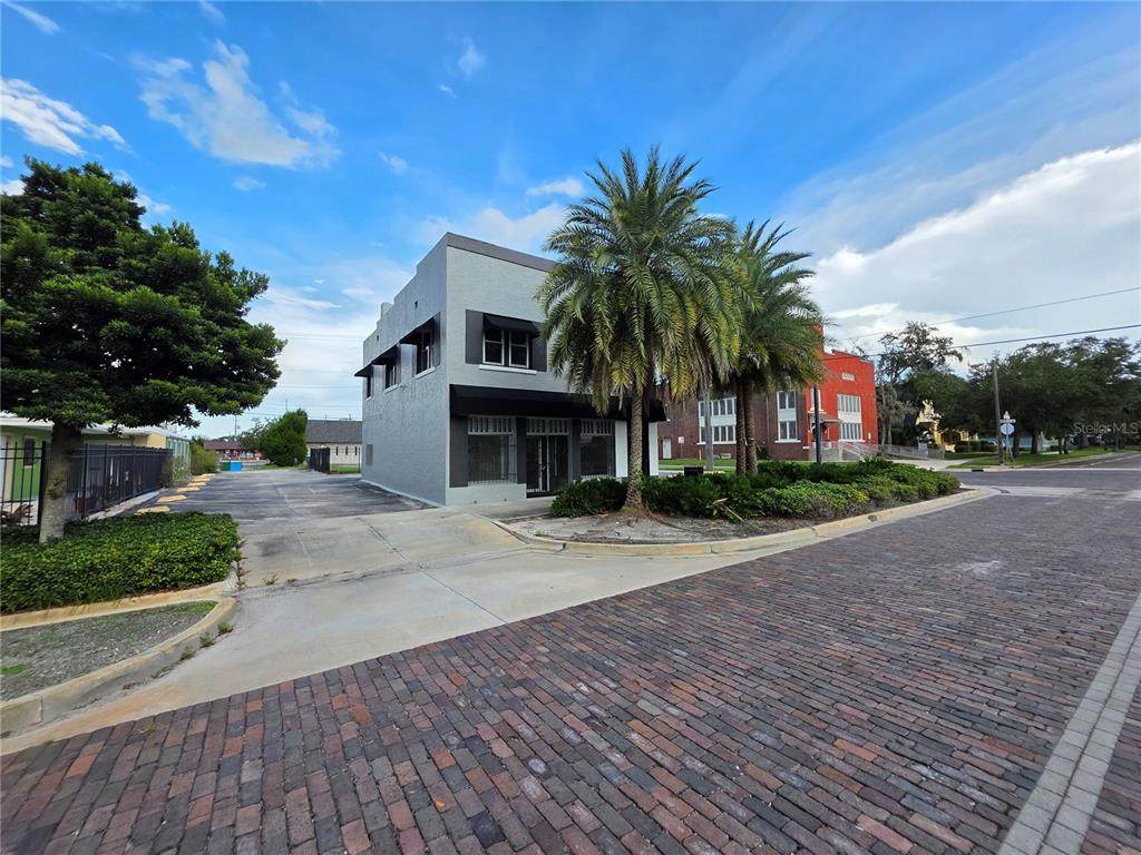 217 Oak Avenue - Photo 1