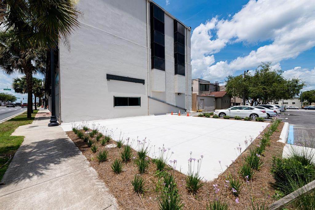 101 Silver Springs Boulevard - Photo 1