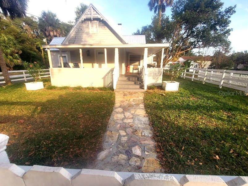 246 Oak Avenue - Photo 1