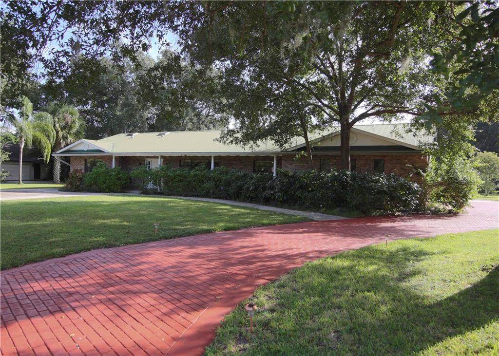 949 Shadow Oaks Road - Photo 1