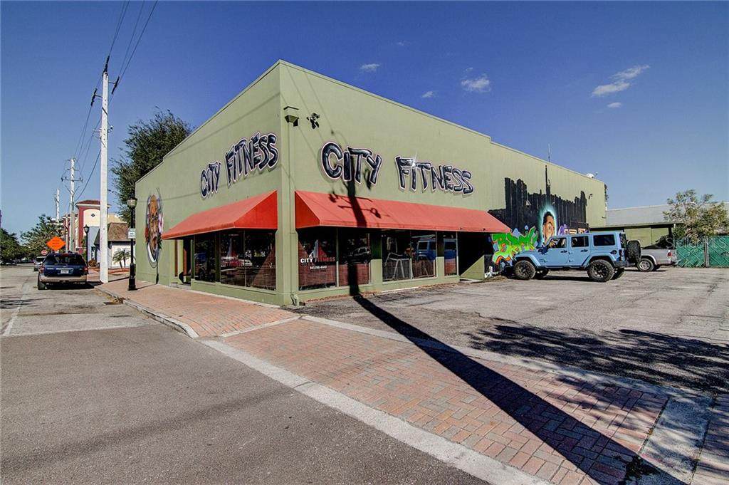 821 12TH Street - Photo 1