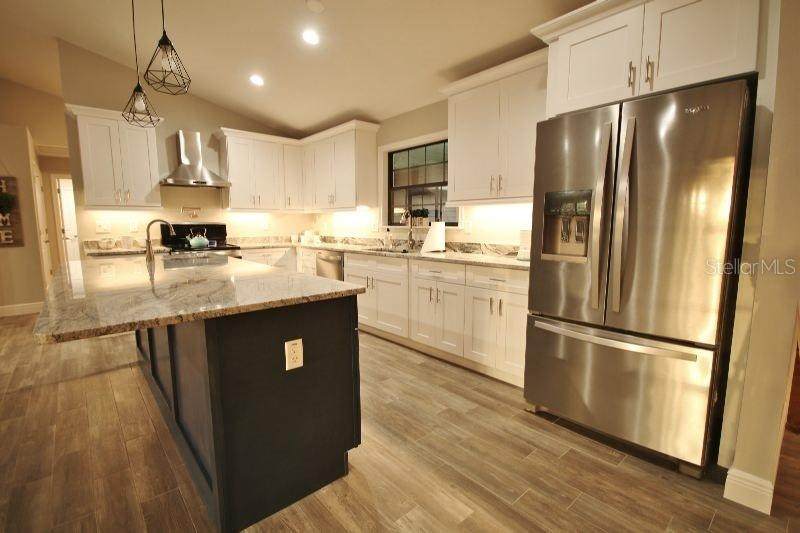 8135 121ST Avenue - Photo 1