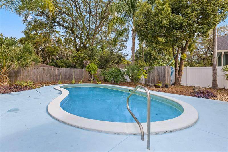 1702 Knollwood Street - Photo 1