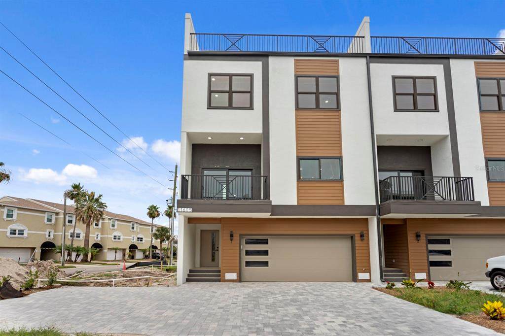 11605 1ST Street - Photo 1