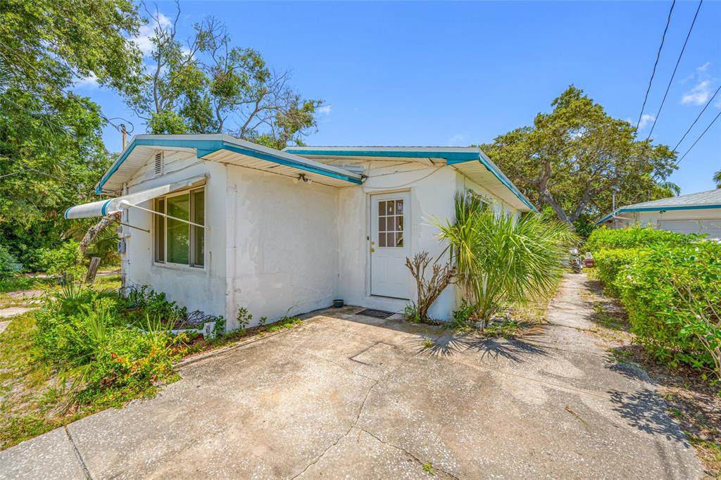 1123 Gould Street - Photo 1