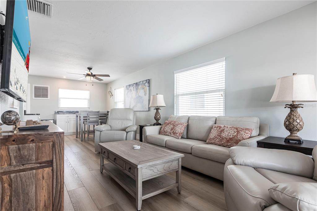 https://bt-photos.global.ssl.fastly.net/mfr/orig_boomver_2_TB8467694-2.jpg