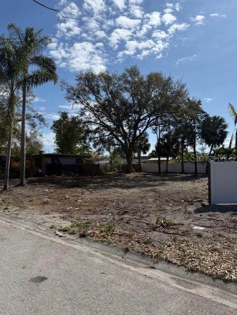 6611 Kingswood Drive - Photo 1