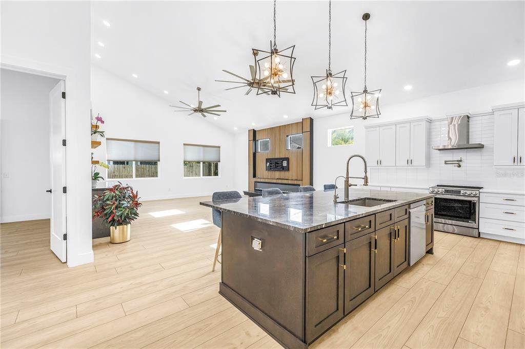 https://bt-photos.global.ssl.fastly.net/mfr/orig_boomver_2_TB8490804-2.jpg