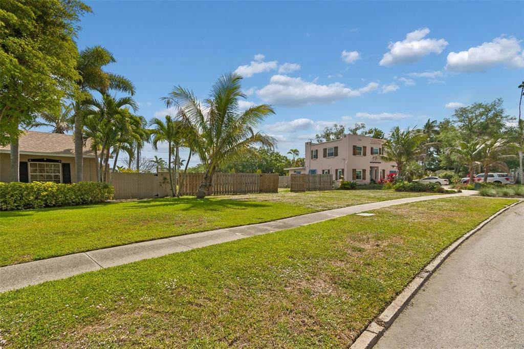 603 Casabella Drive - Photo 1