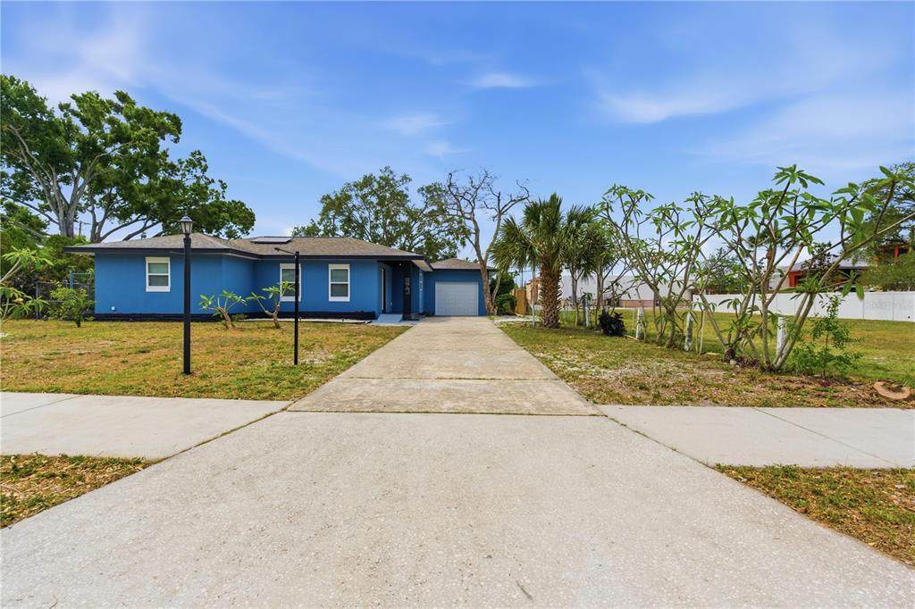 923 1ST Avenue - Photo 1