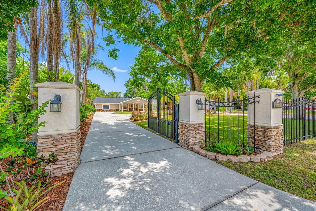 15314 Lake Magdalene Boulevard - Photo 1