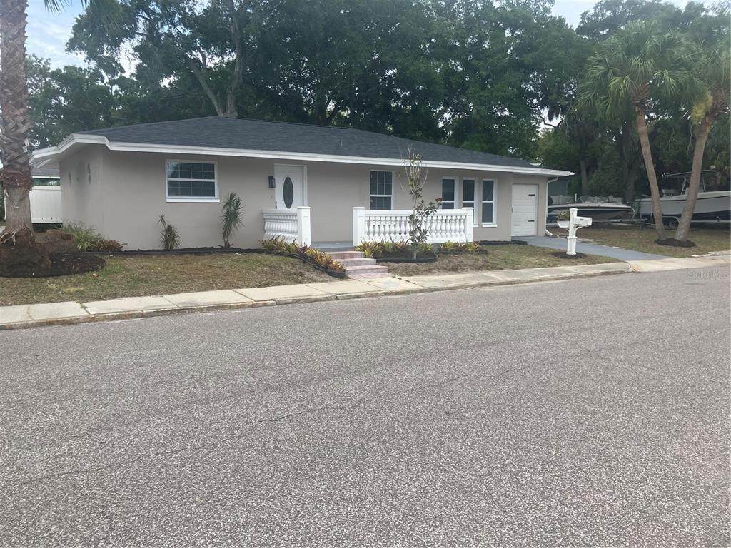 601 Banana Street - Photo 1
