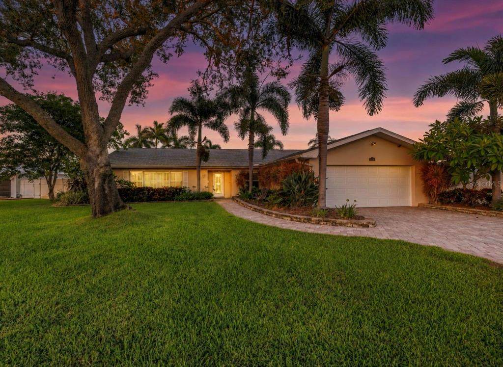 1820 Tanglewood Drive - Photo 1