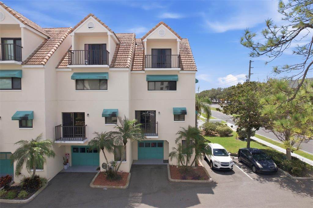 325 Island Way - Photo 1