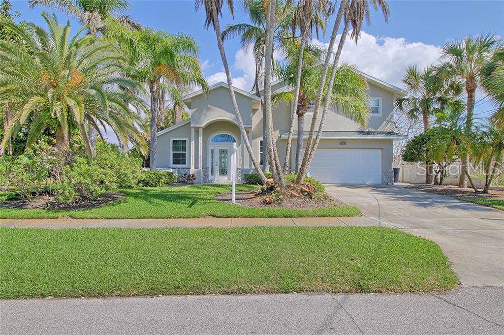 819 Bay Esplanade - Photo 1