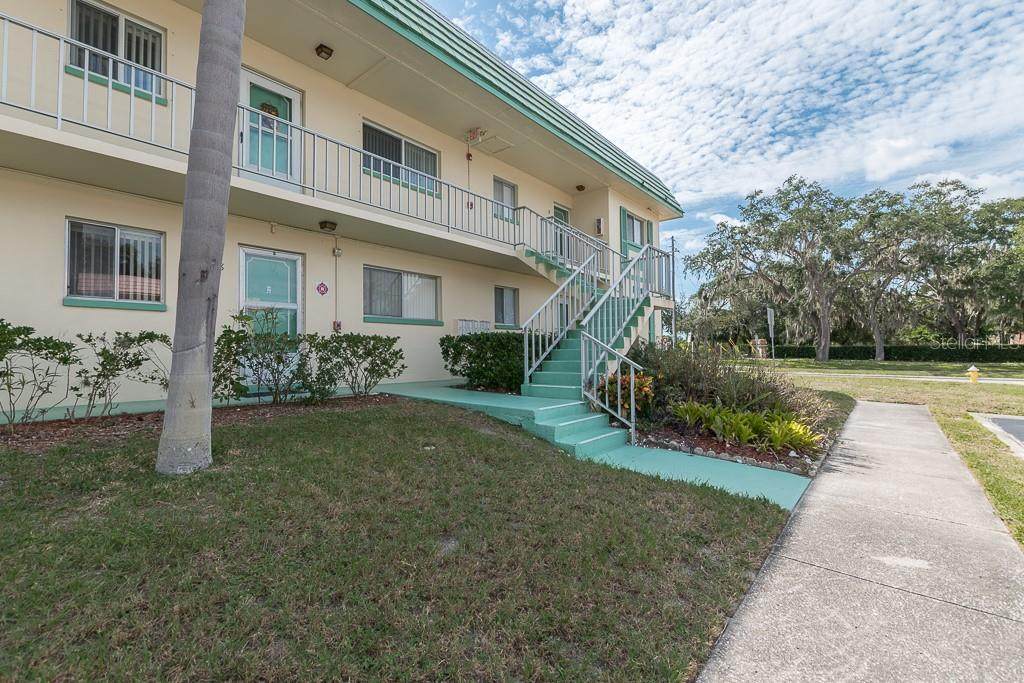 2001 Greenbriar Boulevard - Photo 1