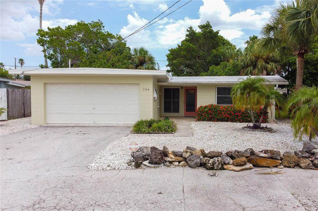 709 Sunset Cove - Photo 1