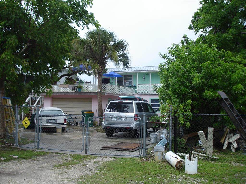563 Coconut Avenue - Photo 1