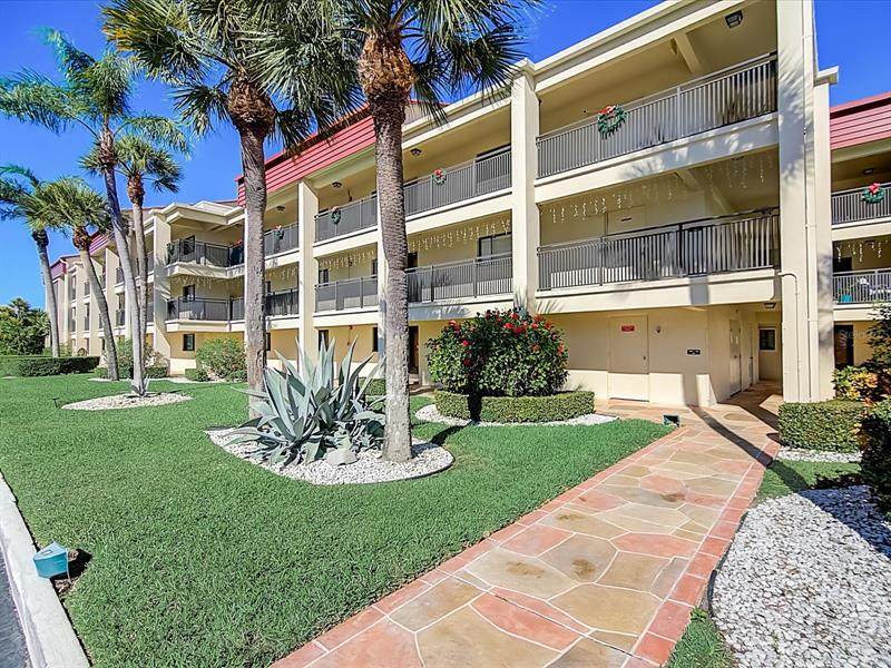 868 Bayway Boulevard - Photo 1