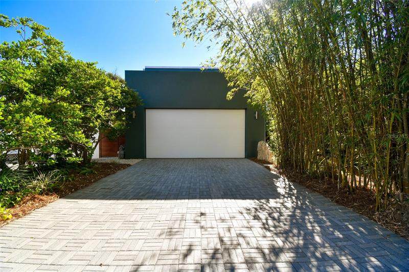 351 Pennsylvania Avenue - Photo 1