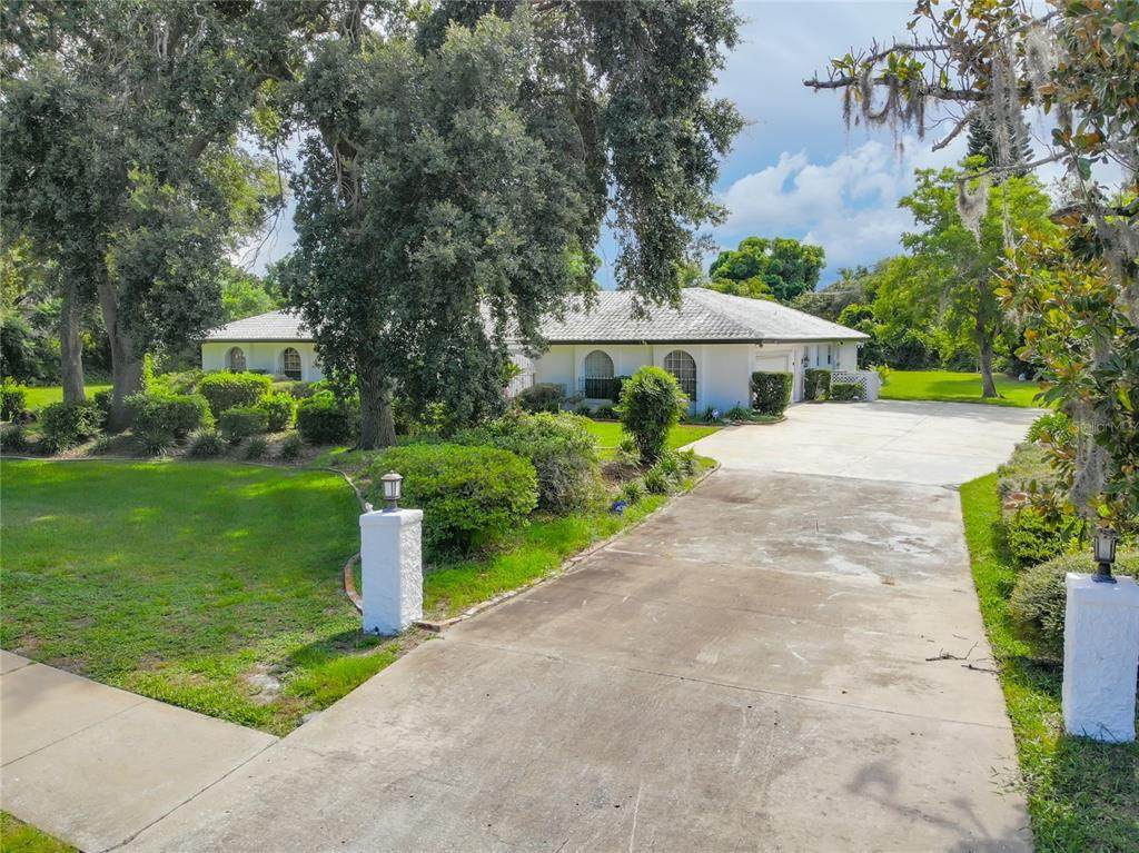 620 Saxon Boulevard - Photo 1