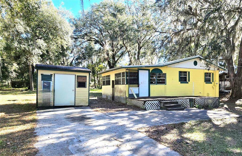 912 Center Street - Photo 1