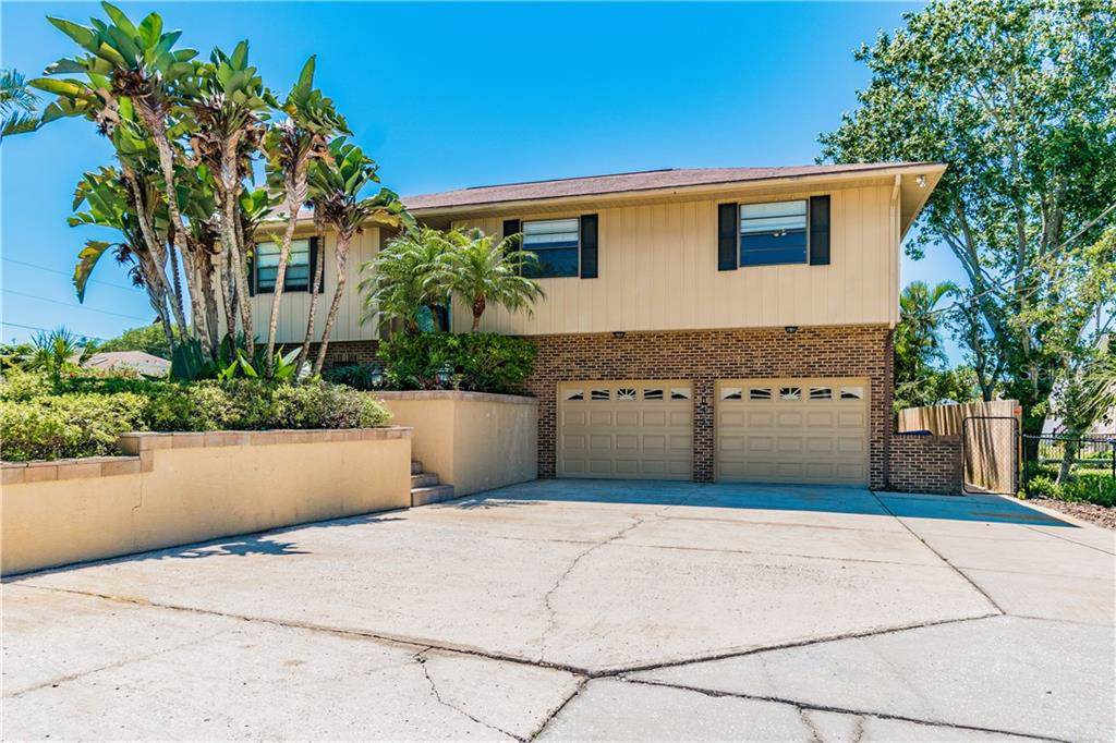 3033 Pineview Drive - Photo 1