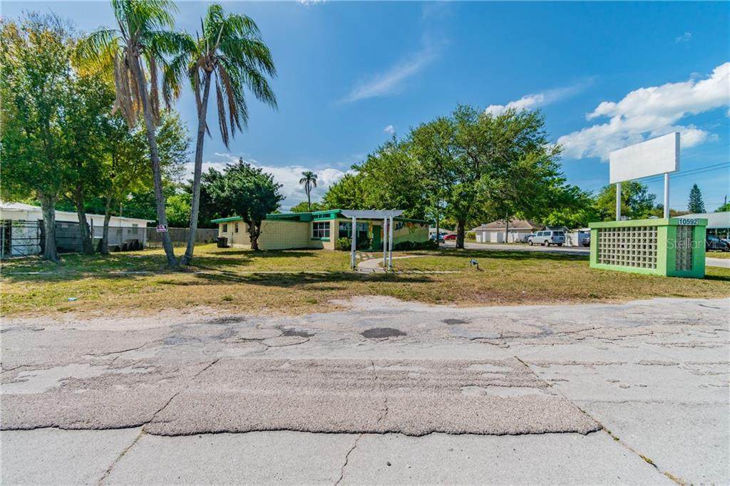 10592 Seminole Blvd - Photo 1