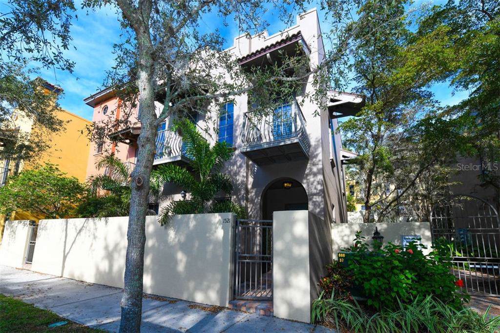 1521 Oak Street - Photo 1