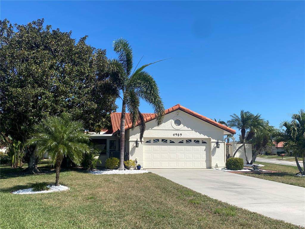 4989 Clubview Court - Photo 1