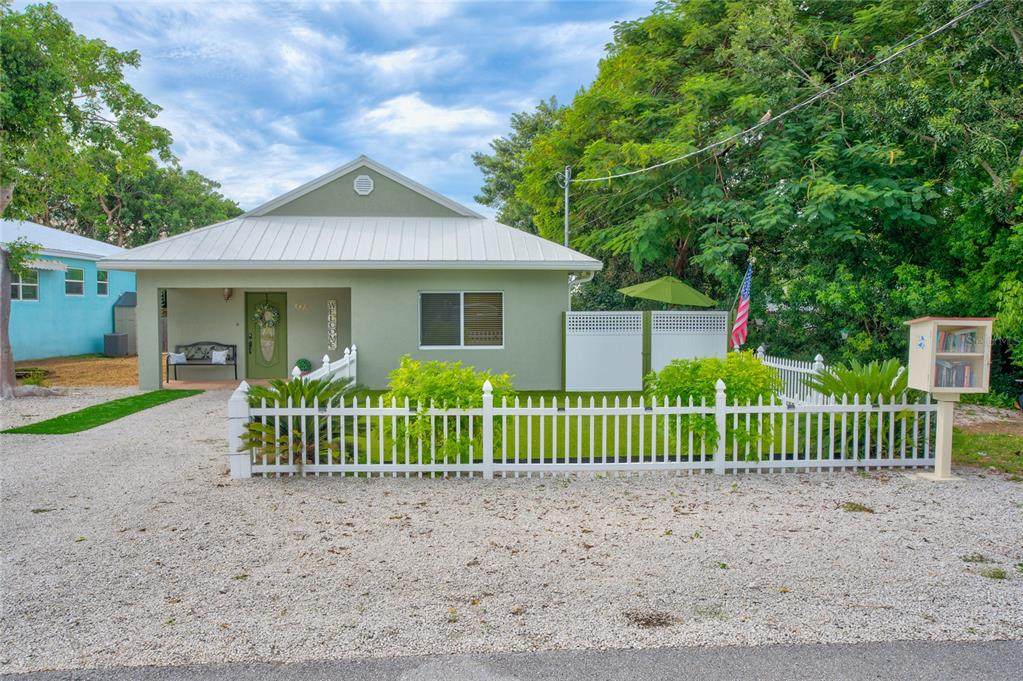 173 Hibiscus Street - Photo 1