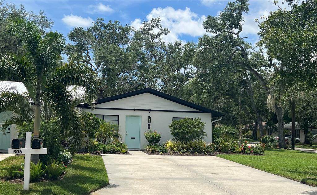 302 19TH ST. EAST - Photo 1