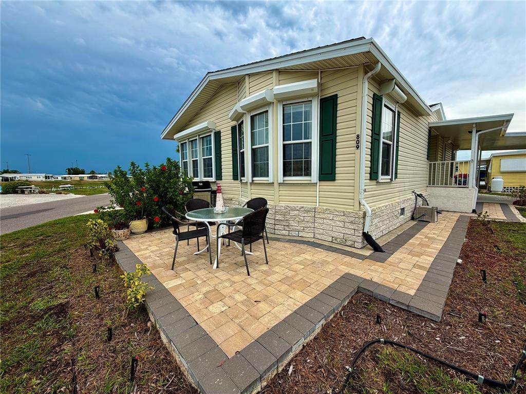 809 Waterway - Photo 1